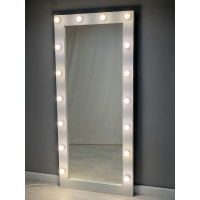 Белое гардеробное зеркало с подсветкой лампочками в раме 180х80 см